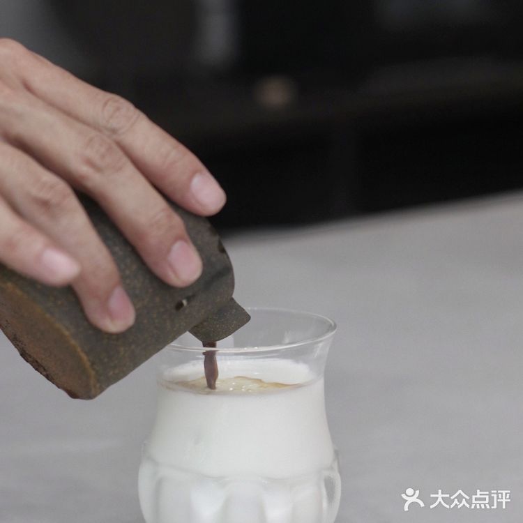 这家咖啡店 杯子也太好看了吧‼️