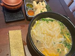 -银米·云南传统过桥米线(双廊黑金冠店)