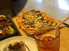 炙烤澳洲牛肉比萨（大方薄底）-必胜客(WOW西丽店)