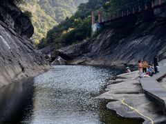 -燕子河大峡谷天坑仙境