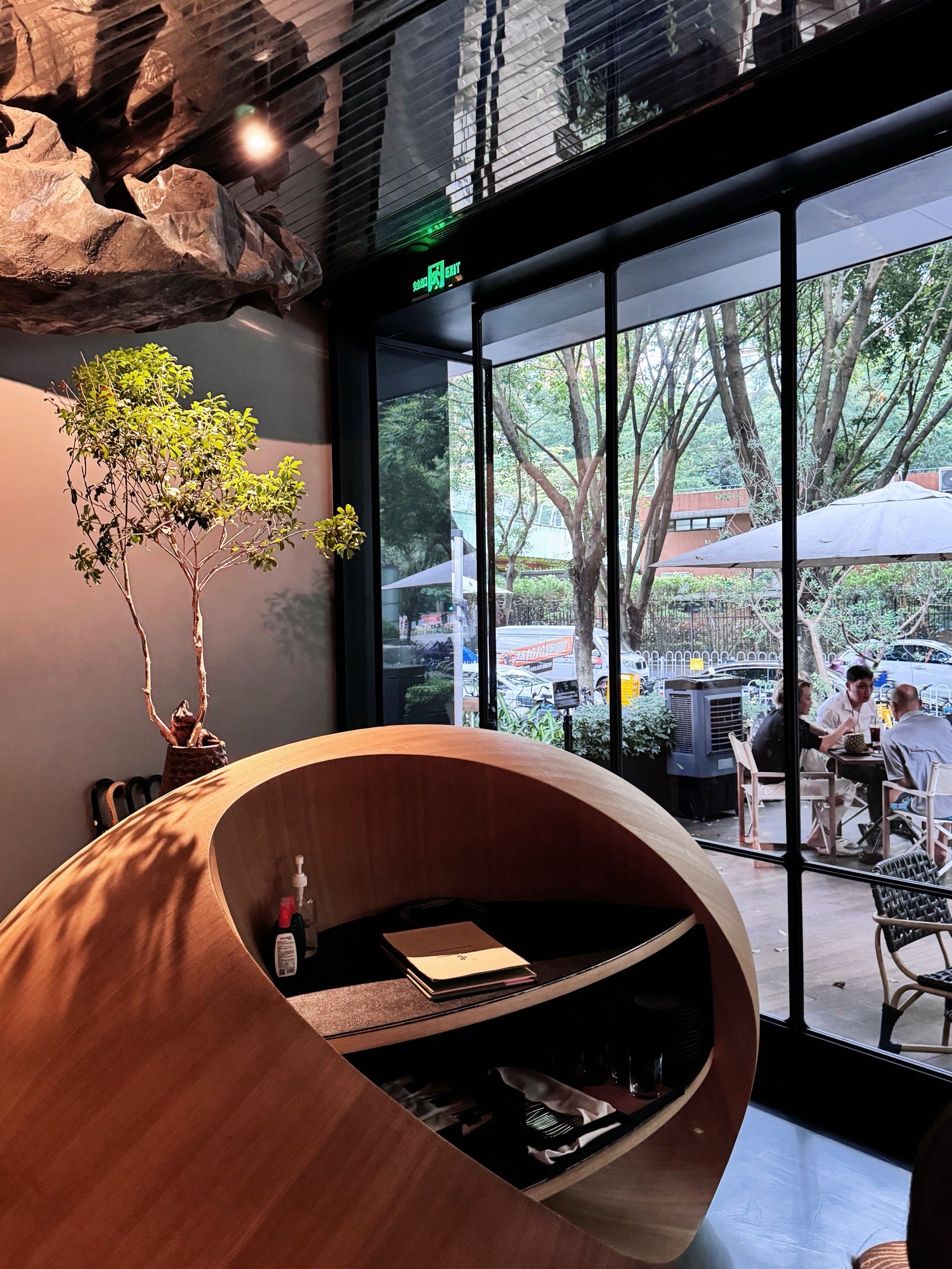 🍸一秒变高级的餐厅
就在广粤天地‼️
black bamboo