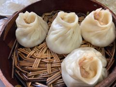 顶黄加蟹小笼包-常州糕团店(北大街新世纪商城店)