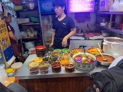 -爆炸头阿姨小四川正宗川味小吃(无任何分店)