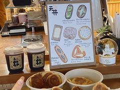 -天井·丑面包搭咖啡