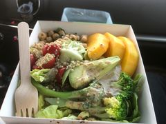 鸡肉牛油果芒果色拉-wagas(暖山店)