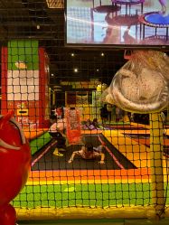 -蹦蹦跳跳(新奥购物中心店)