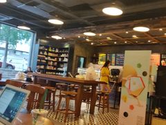 大堂-星巴克臻选(青岛麦凯乐分店)
