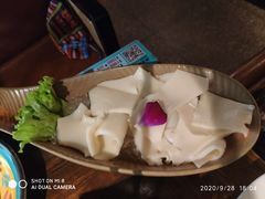 -老牌坊云南鱼豆花火锅(哈西万达店)
