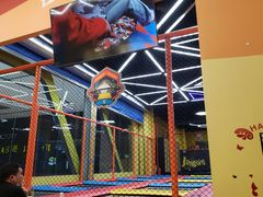 -爱蹦iBOON蹦床运动馆(江汉店)