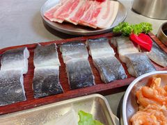 -围炉肉舍•炭烤活鳗•丹东海鲜烤肉(步行街店)