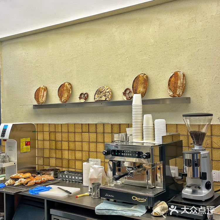 太卷了！杭州天天开面包店这谁受的了啊！