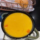 垫一点开下胃。牛肉饭比较实在，一大盘