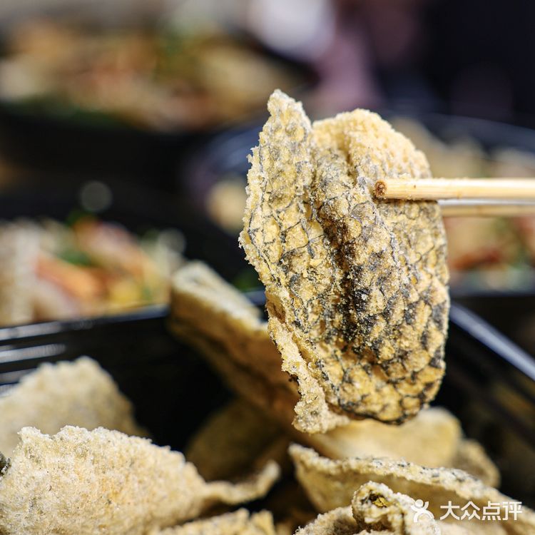 终于吃上步行街这家大排长龙的鱼皮一哥🉑️