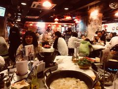 大堂-鲜入围煮花胶鸡海鲜火锅