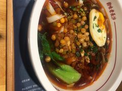 招牌红烧牛肉米粉-呷佬·长沙手工米粉(金沙江路店)