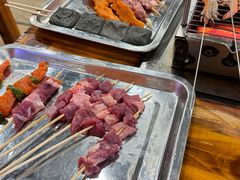 -哈尔滨小酒馆·鲜肉现穿自助烧烤(康新花园店)