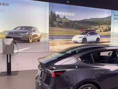 -TESLA 特斯拉(上海太古汇体验店)