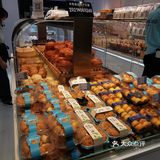 家楼底下新开了一家面包店