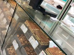 面包甜点陈列柜-上海哈尔滨食品厂(淮海中路店)
