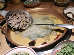 -洱火云南酸菜牛肉火锅(石景山当代商城店)