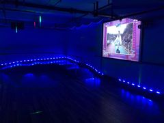 -奔马滚轴溜冰场