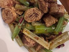 -莲餐厅·湖北菜·潜江小龙虾店(愚园路店)