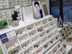 -诺柯视眼镜-蔡司依视路官方工厂店(淞南一店)
