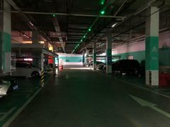 -万达广场菱角湖店-地面停车场