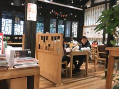 -猫的天空之城概念书店(杭州南宋御街店)