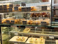 -白玉兰食品甜凤店(合生汇店)