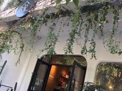 -彳亍咖啡·这里(水湾路店)