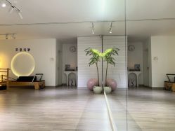 -闺蜜瑜伽·普拉提女性塑形馆