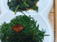 野苦菜拼沙葱-老阿妈乌海蒙餐馆(锦馨园小区店)