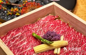 Pine Wood Box · Steamed Wagyu Beef