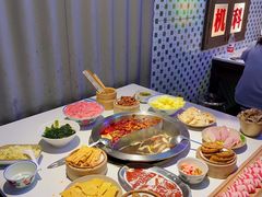 第一次吃这种半半的汤底-卤校长重庆火锅(国兴店)