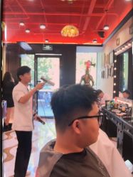 -东方先生国潮男士理发馆