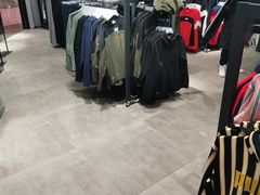 -PUMA品牌自营折扣店(武汉永旺梦乐城店)