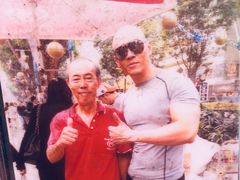 -詹爷爷乌节路街头冰淇淋