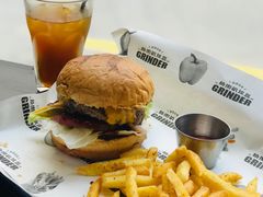 经典牛肉芝士汉堡-Grinder 绞肉机汉堡(武定路店)