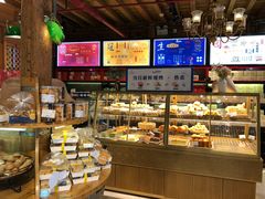 面包甜点陈列柜-昆明冠生园·蛋糕·面包(南强街店)