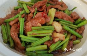 Stir-Fried Beef with Small Celery
