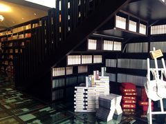 -钟书阁(松江泰晤士小镇店)