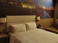 -西安大雁塔科技大学地铁站亚朵酒店