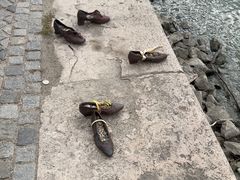 -多瑙河畔鞋履雕塑