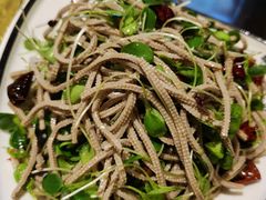 豆腐丝拌香椿苗-观城阁家常菜·烤鱼·锦州烧烤(崇文门店)