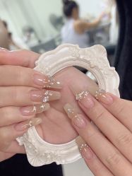 -芊屿芊浔美甲