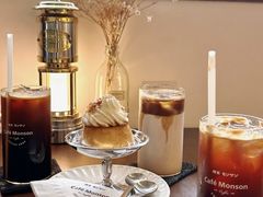-Café Monson