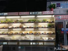 面包甜点陈列柜-屋头串串(新街里店)