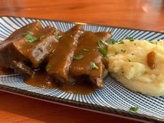 烩牛舌配土豆泥和红酒汁-帕歌西班牙餐厅paco tapas
