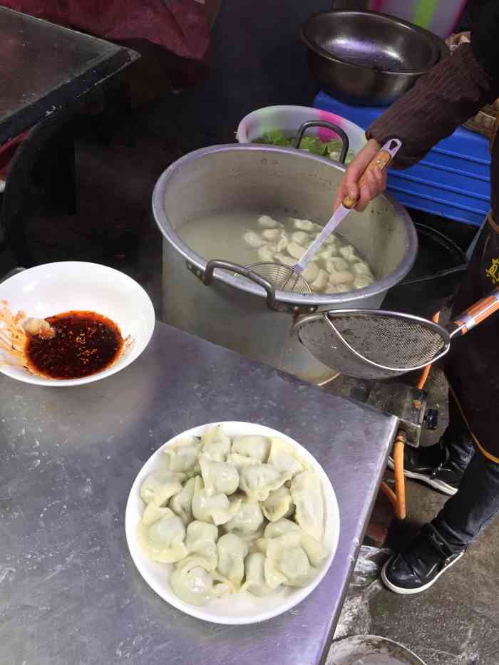 李姐饺子-"这家在老小区里面的摆摊水饺对面并没有什么.